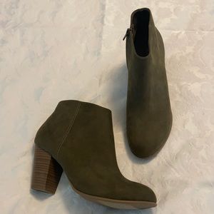 Old Navy khaki boots, size 10